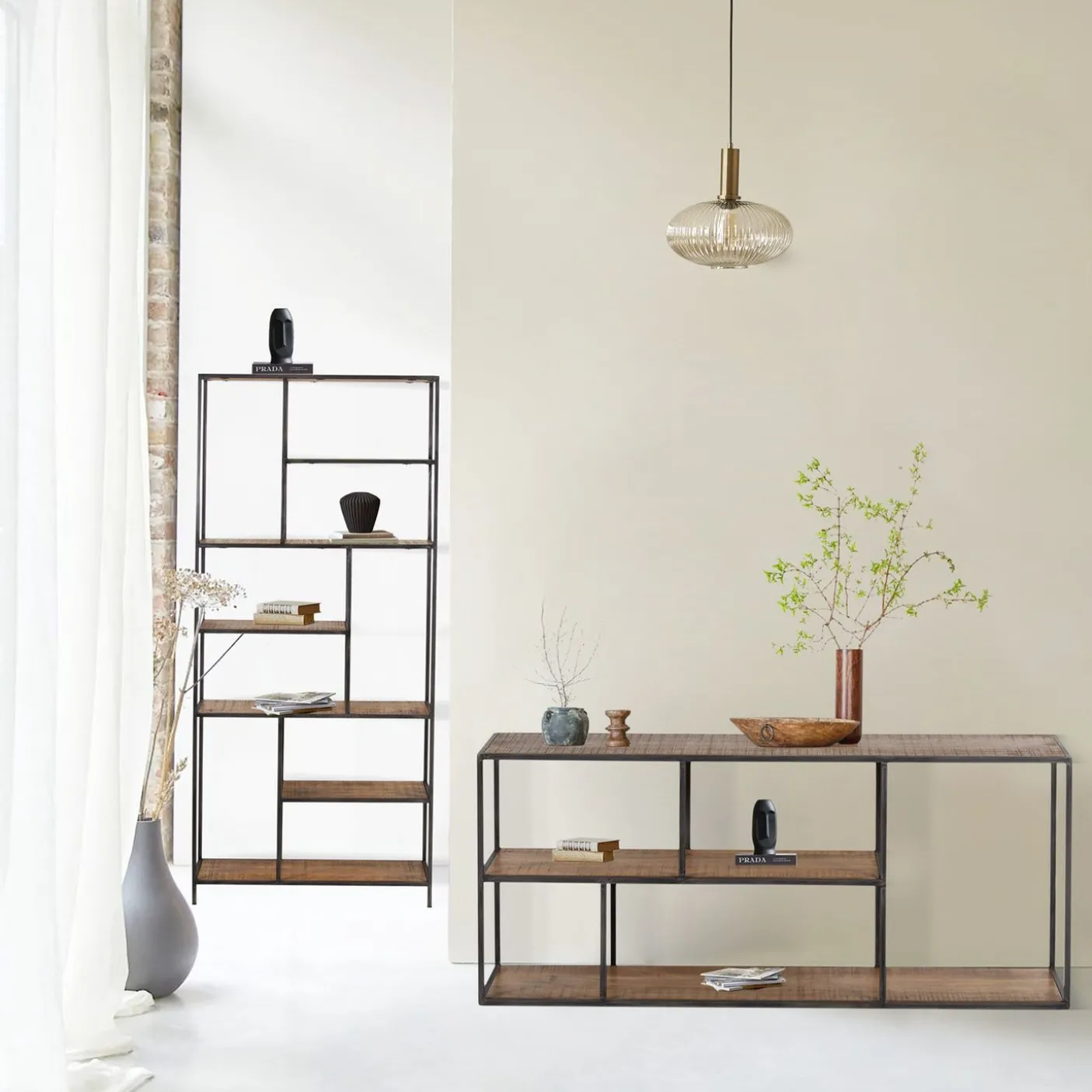 Etagère basse en bois et métal | Mango Stockholm