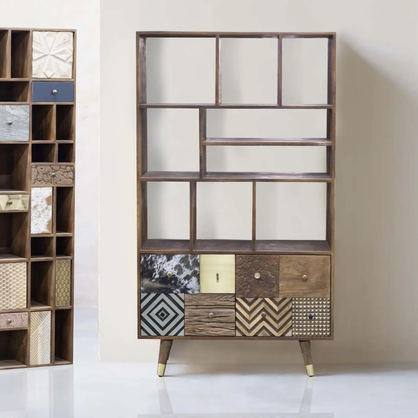 Etagère multi-matériaux peau de vache bois sculpté | Manguier Terranova